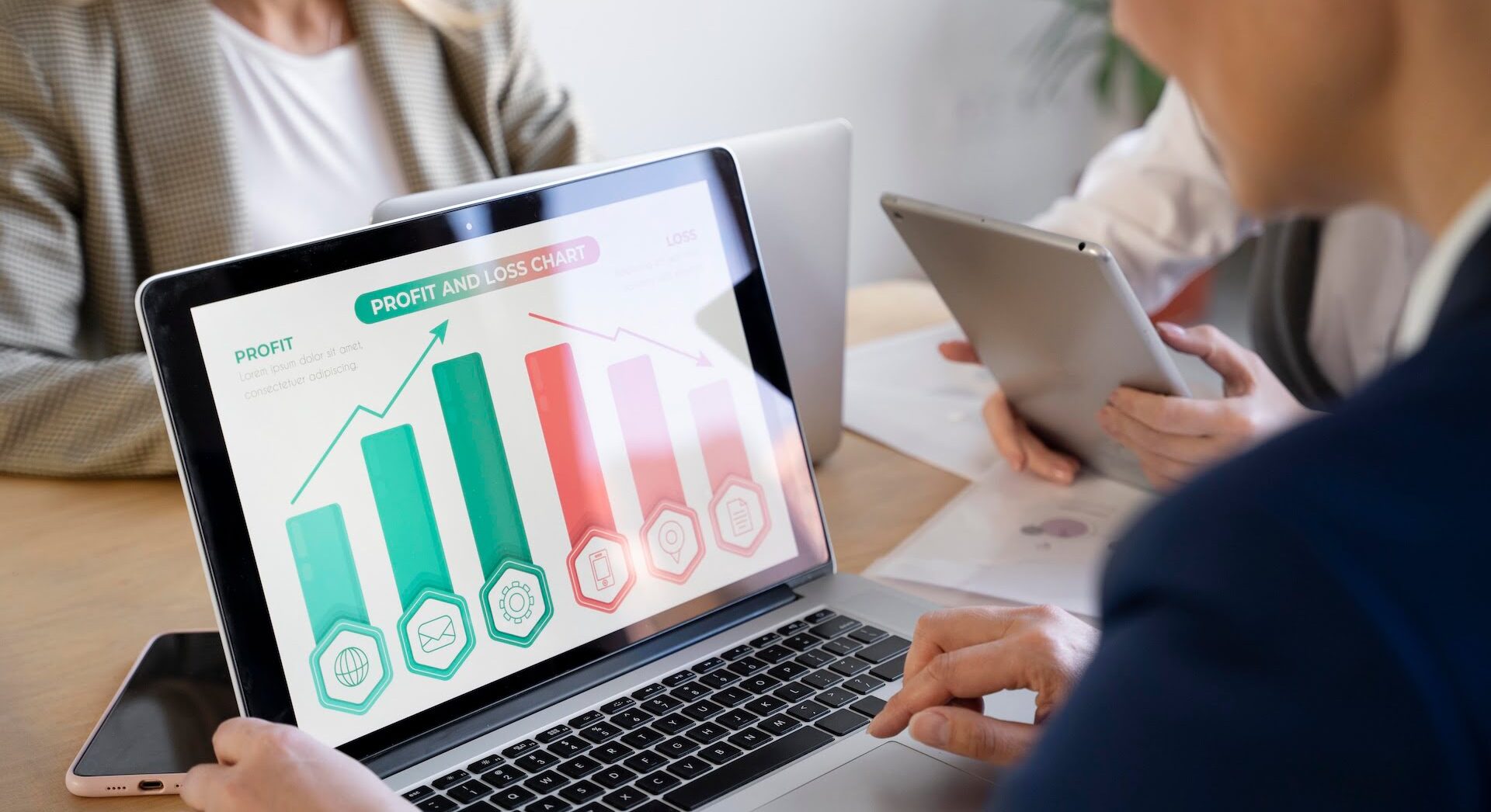 SDR Salary in 2025: How Much Do Sales Development Reps Earn and How to Optimize Costs