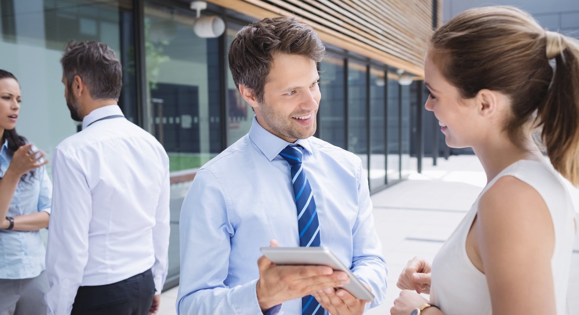 Choosing a Sales Partner in 2025? The Ultimate Buyer’s Guide to Outsourced SDR Companies
