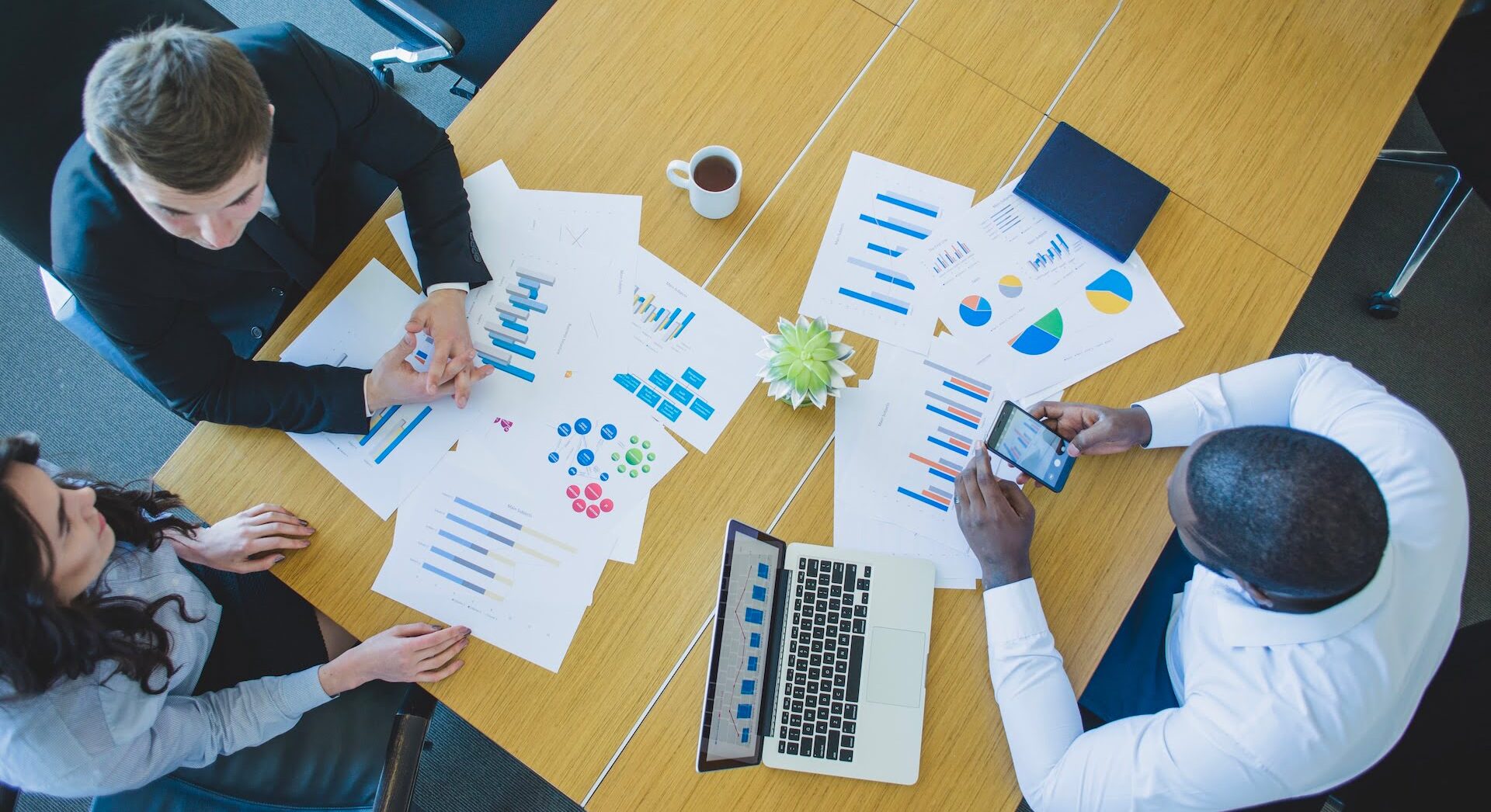 The Ultimate 2025 Guide to Organizing B2B Sales Leads for Maximum Conversion