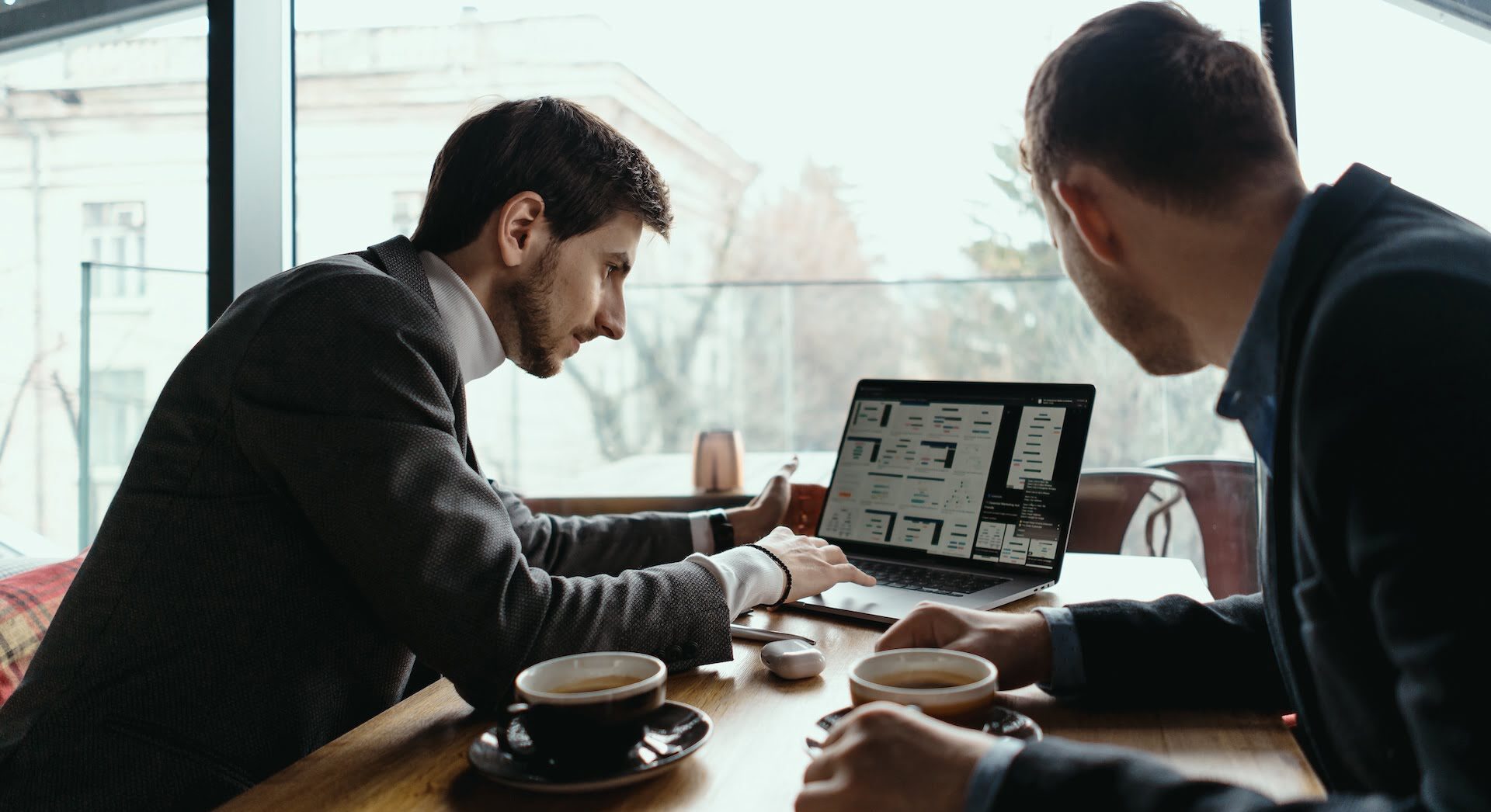 10 Outbound Sales Software to Empower Your B2B Team (2025 Edition)