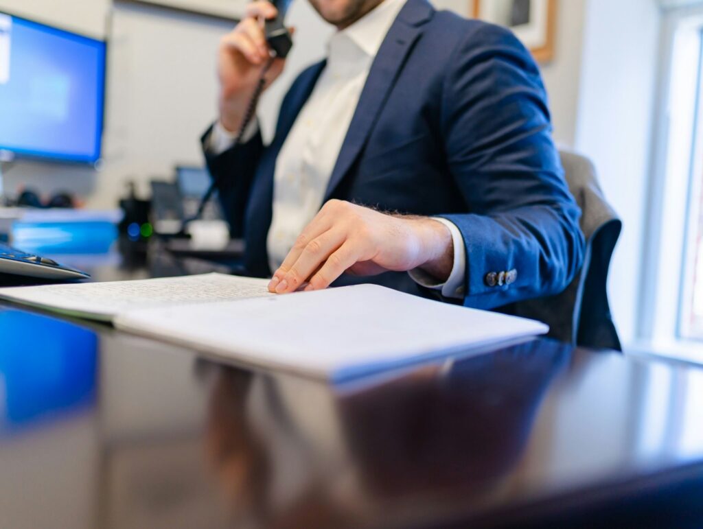 Cold Call Voicemail Script Tips and 9 Examples for 2026