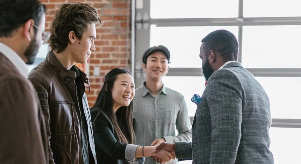 10 Cutting-Edge Sales Pitch Examples for 2025 (and What They Teach Us)