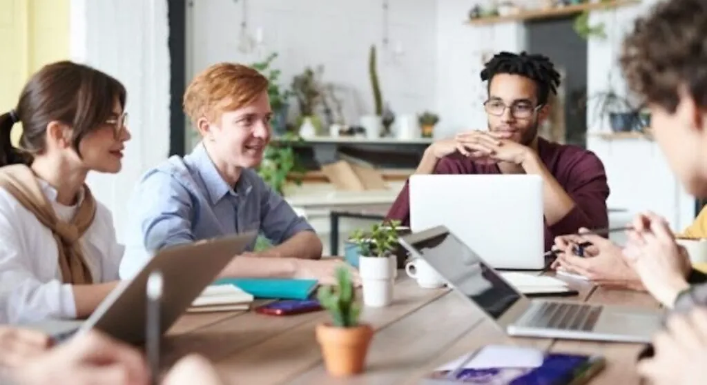 2025 Guide to Outsourcing Sales and Marketing: Strategies for Scalable Pipeline Growth