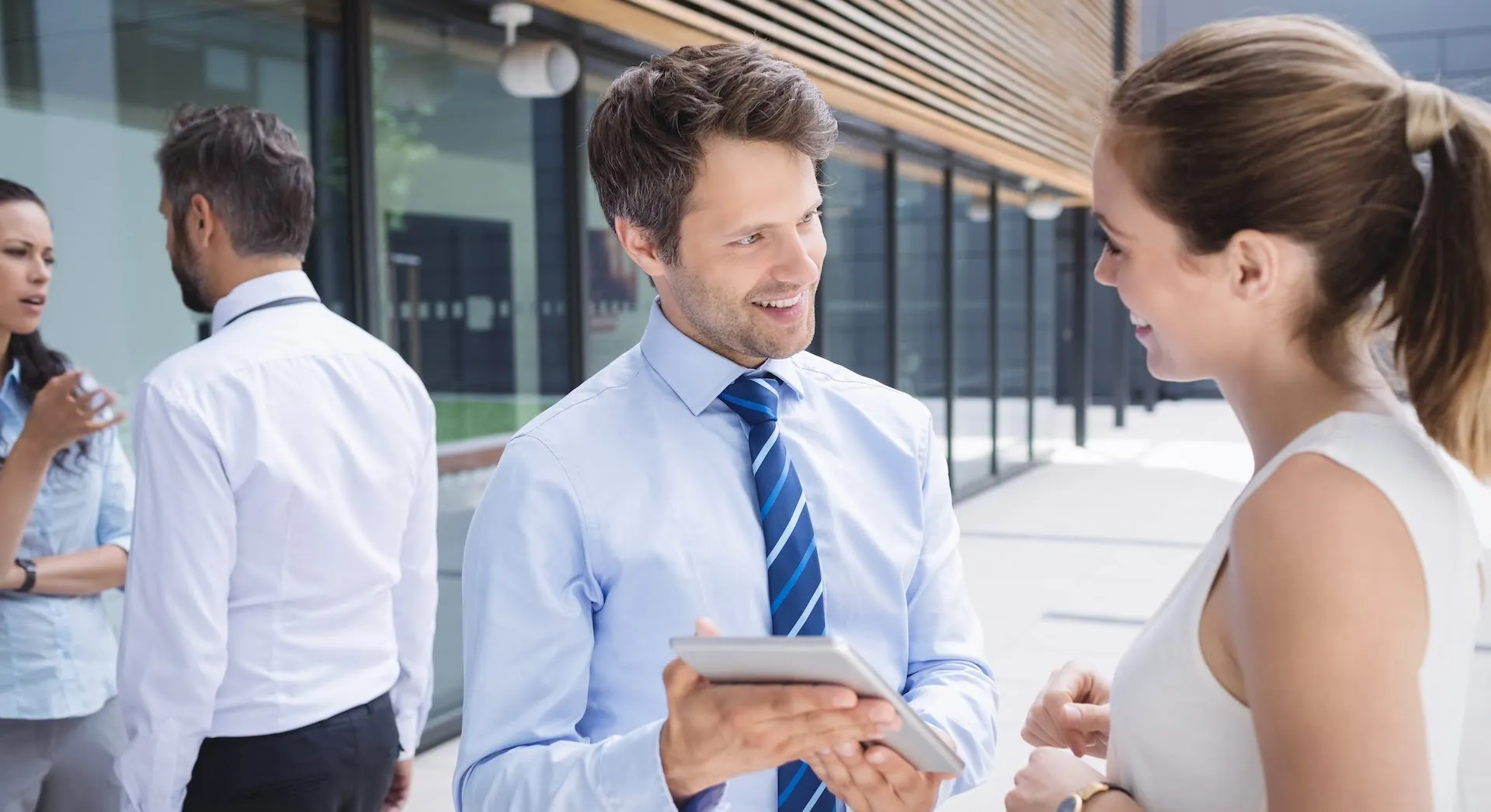 Choosing a Sales Partner in 2025? The Ultimate Buyer’s Guide to Outsourced SDR Companies