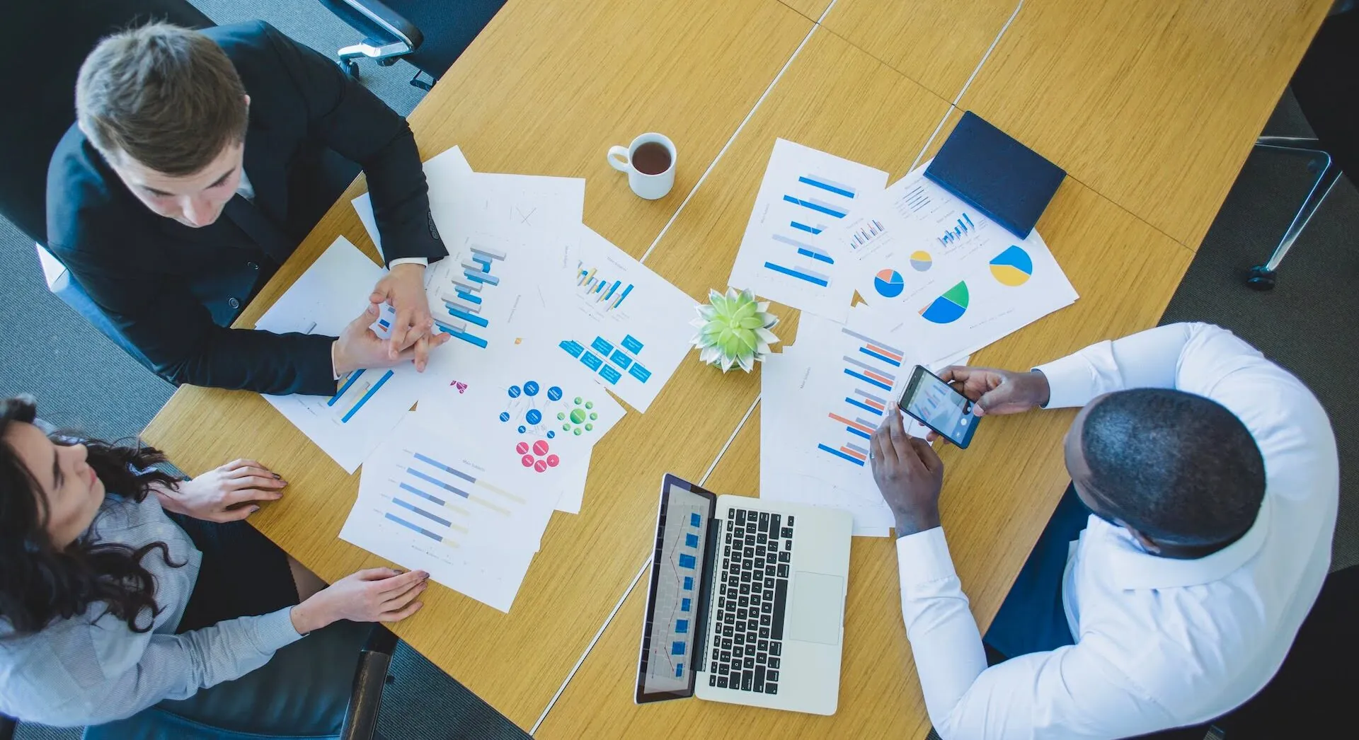 The Ultimate 2025 Guide to Organizing B2B Sales Leads for Maximum Conversion
