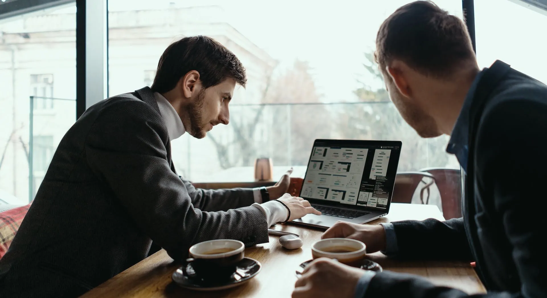 10 Outbound Sales Software to Empower Your B2B Team (2025 Edition)